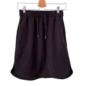 Lululemon On The Fly Black Drawstring Skirt in Size 6
